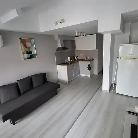 Dani's Square Апартаменты *